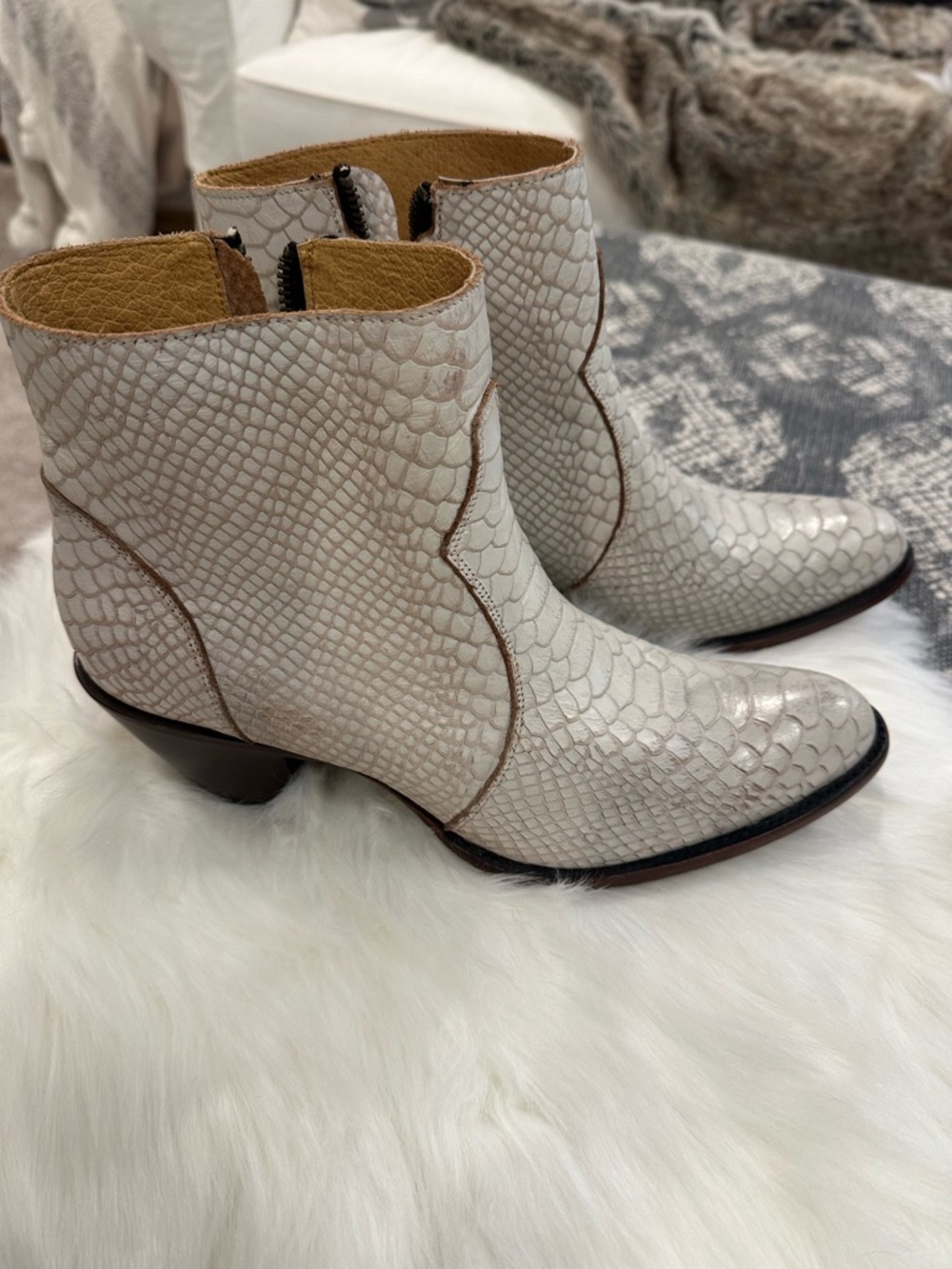 IDYLLWIND by Miranda Lambert cowboy boots / booties. Size 10